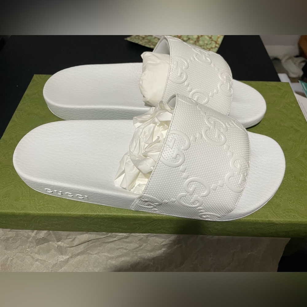 Gucci Gg-embossed Rubber Slides  Sz 8 - white
